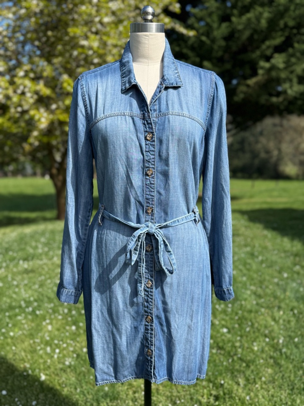 CHELSEA & VIOLET Light Wash Denim-Look Button-Up Shirt Dress Tie Waist L SOFT